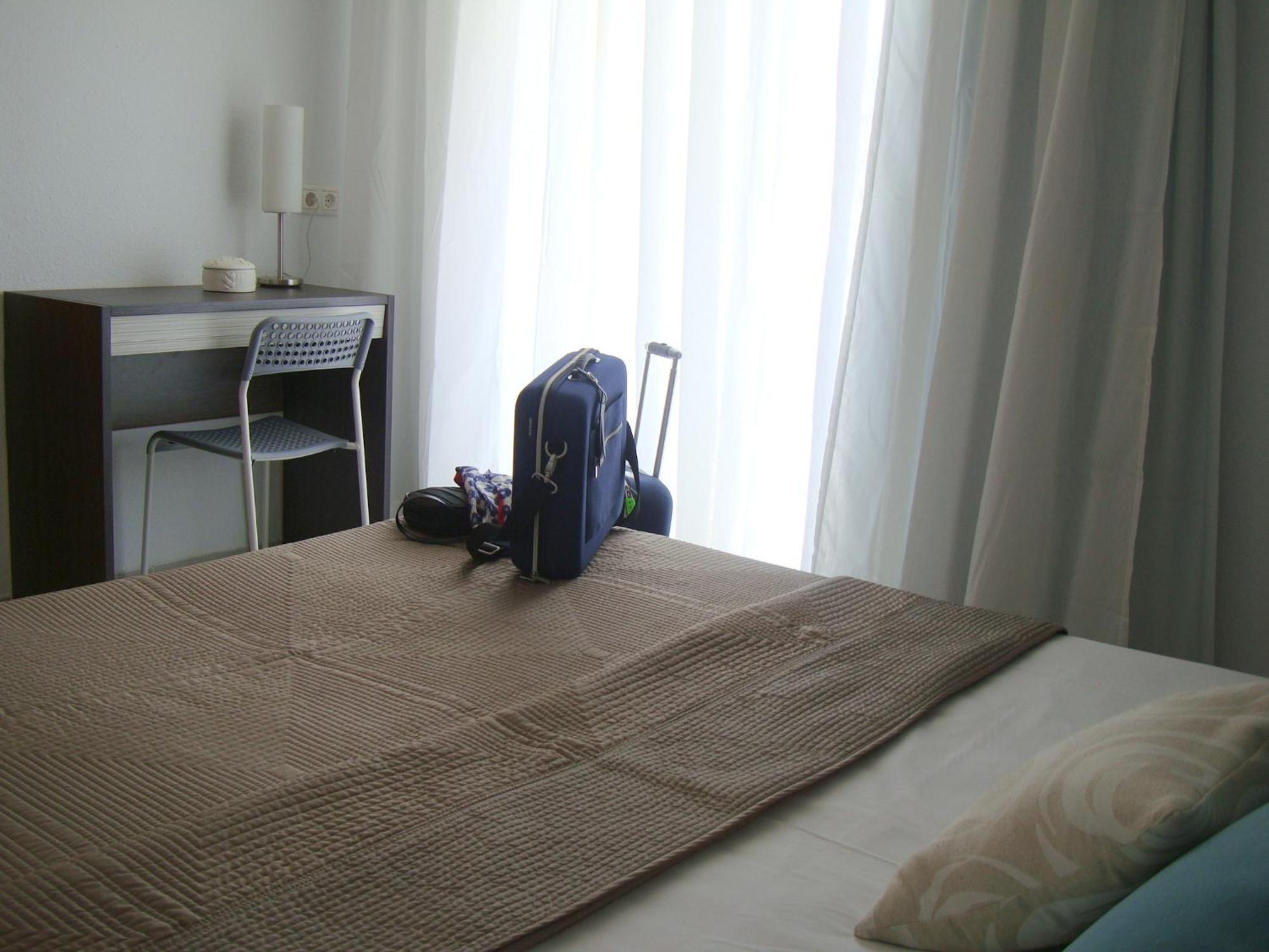 Hostal Tahiti Rs Salou Exterior foto